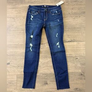 Hollister Distressed Skinny Jeans NWT